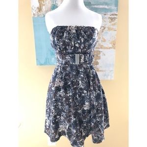 ✨SALE✨ XXI Strapless Dress • Small • FLATTERING